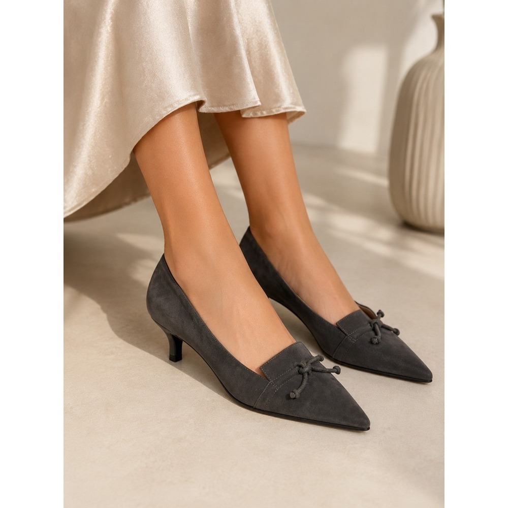 Bruno Magli Grey Suede Pointed Toe Kitten Heel Pumps Bow Detail Made in Italy 35